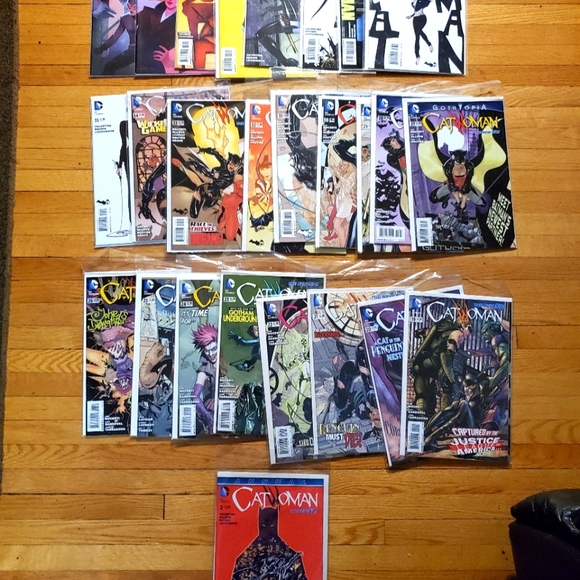 Marvel Other - Marvel Catwoman comic bundle